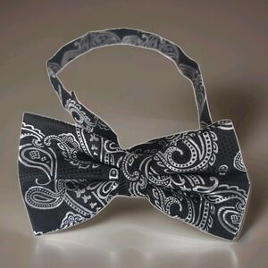 Stacey Adams Men’s S-XL Black & Silver Paisley Print Bow Tie Adjustable to 19"